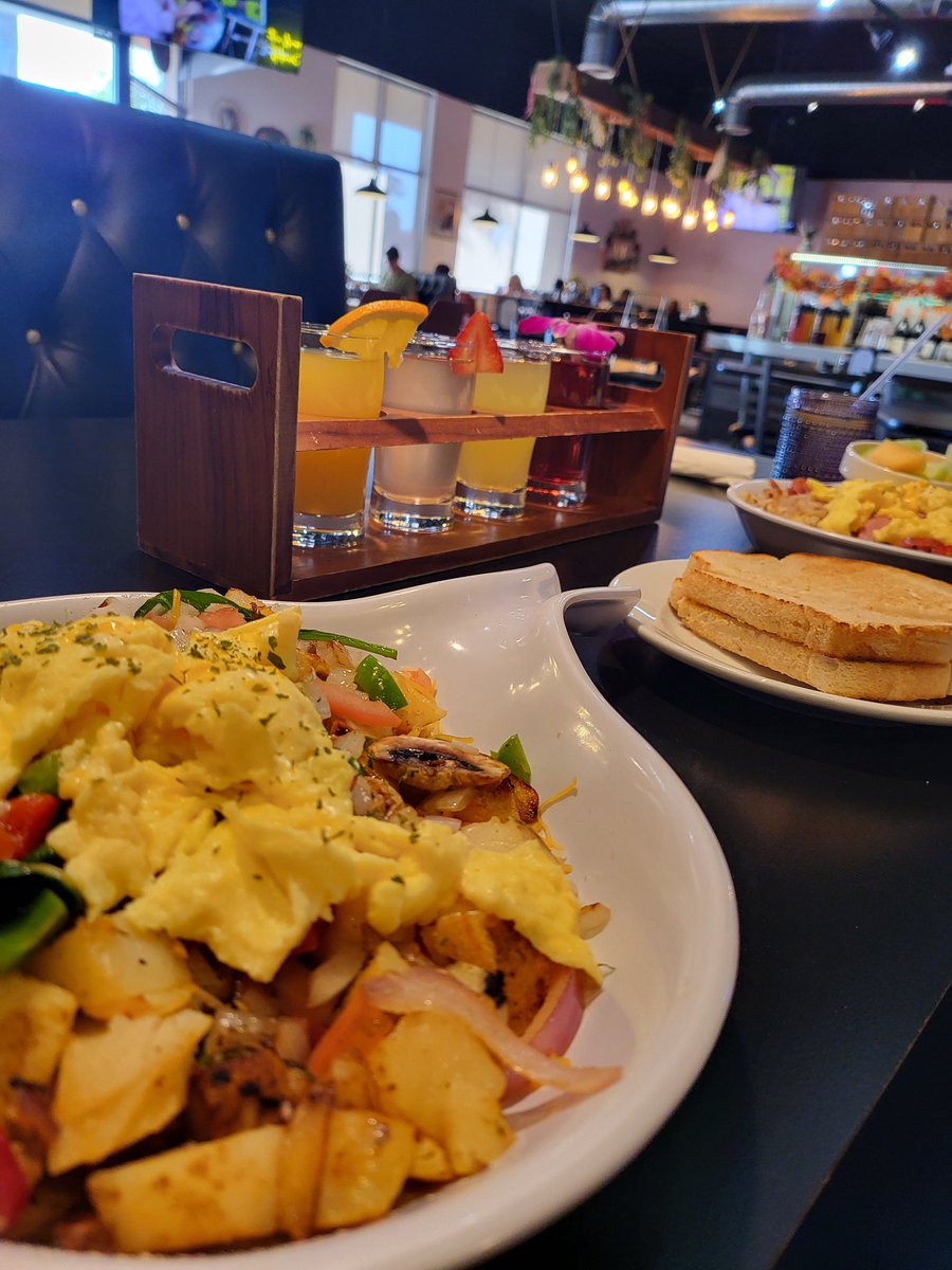 JustShemaBaby's tweet photo. Nobody:
My husband: Let's hit that one breakfast spot ..
Then proceeds to order a mimosa flight haahhaa π€βοΈ
#sayless #breakfast #views #goodvibes #foodies #randomruns #enjoylife β¨οΈ https://t.co/yq7jVHEpoV