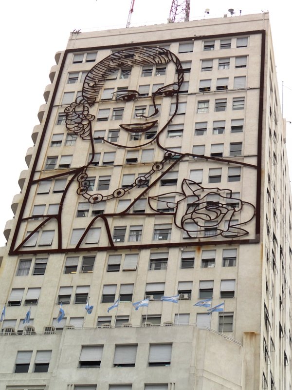 becafleitasok's tweet photo. 🧵Hilo de los edificios nacionales a los que hay que quitarles imágenes partidarias y cambiarles nombres, porque son edificios públicos que mantenemos con impuestos y no deben funcionar como unidades básicas.
Chau.
Hagan sus aportes. https://t.co/r6ws9Ye9L0
