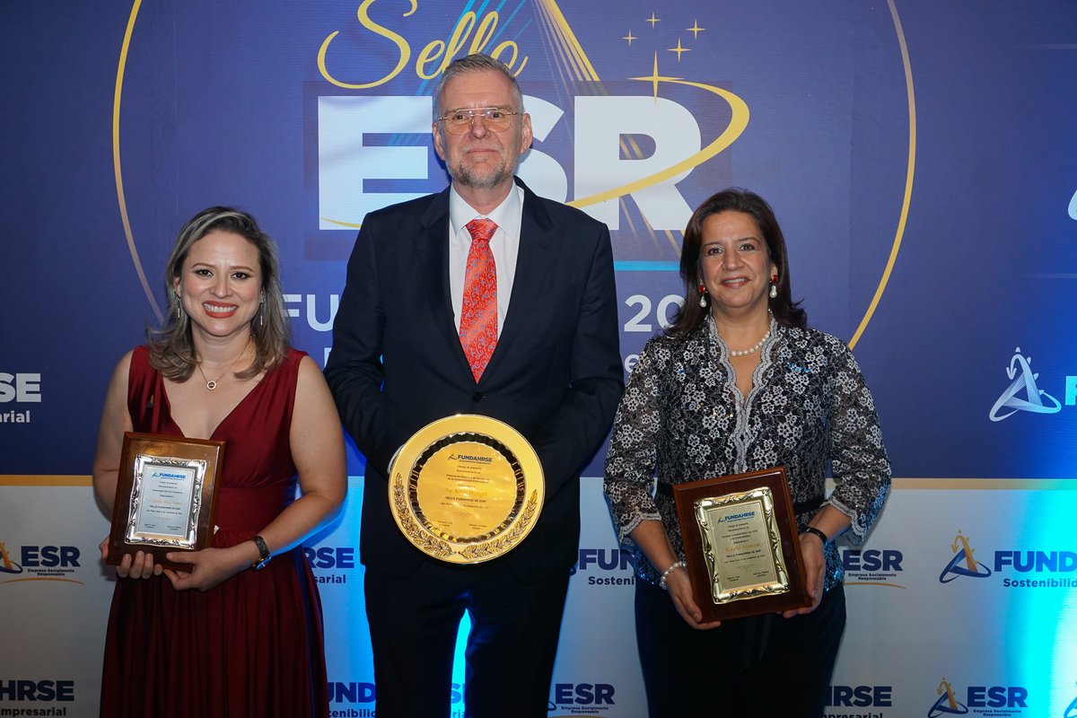 enter504's tweet photo. #Empresarial @FUNDAHRSE_  entrega el Sello de Empresa Socialmente Responsables a 80 empresas, entre ellas 9 empresas reciben el galardón por primera vez     #RSE #SelloESR #FUNDAHRSE #Honduras #Enter504HN #Empresas #Sostenibilidad 
https://t.co/98hKI8I1oM https://t.co/F0oDhML39q