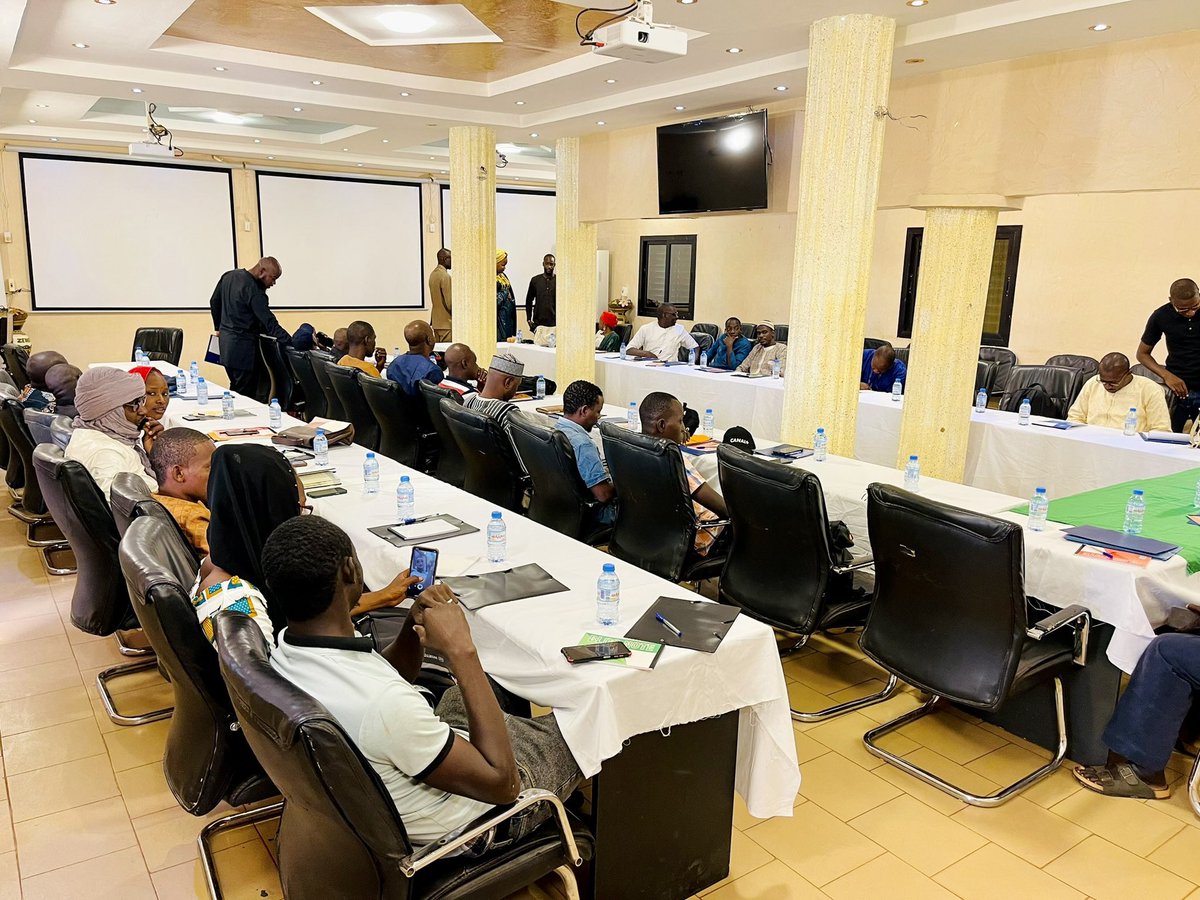 CinqMuhammad's tweet image. Dans le cadre du #PCRSS je participe auj. à la 1ère journée d’une formation de 6 jours sur le manuel de formation des #ADC et superviseurs facilitée par SOS Sahel.

Impliquer activement les communautés au processus de dév. de leurs localités.

#worldbank #imadel #banquemondiale