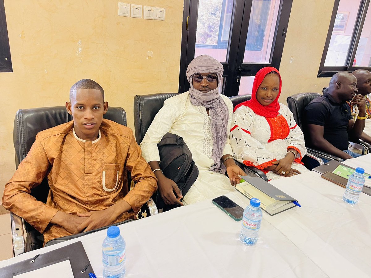 CinqMuhammad's tweet image. Dans le cadre du #PCRSS je participe auj. à la 1ère journée d’une formation de 6 jours sur le manuel de formation des #ADC et superviseurs facilitée par SOS Sahel.

Impliquer activement les communautés au processus de dév. de leurs localités.

#worldbank #imadel #banquemondiale