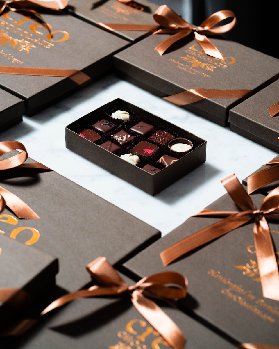 🎁 Feeling the time crunch for Thanksgiving and Christmas gifts? We're here to rescue your 'choco-late' presents mission! 🎄🍫 #HolidayGifts #ChocoRescue