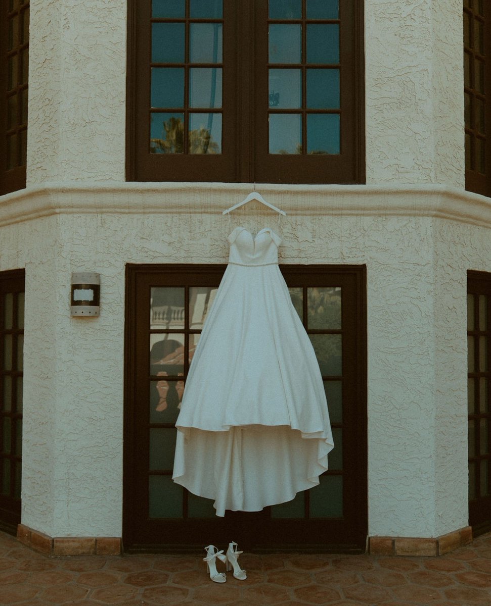 Moments before you put on the dress of your dreams and walk down the aisle. // 📸 <a href="/kcb/">kcbt</a>.photo

#ArizonaWeddings #PhoenixWeddings #ArizonaResort