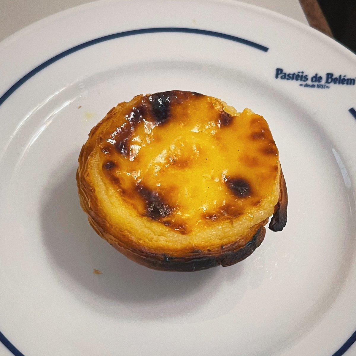 ParoDeeJay's tweet photo. These insanely crispy, tasty, eggy, Portuguese custard tarts from Pastéis de Belém were one of the absolute highlights of our food adventures in Lisbon!! :O #Lisbon #Portugal #PasteisDeBelem #PasteisDeNata https://t.co/quwCK7dro1