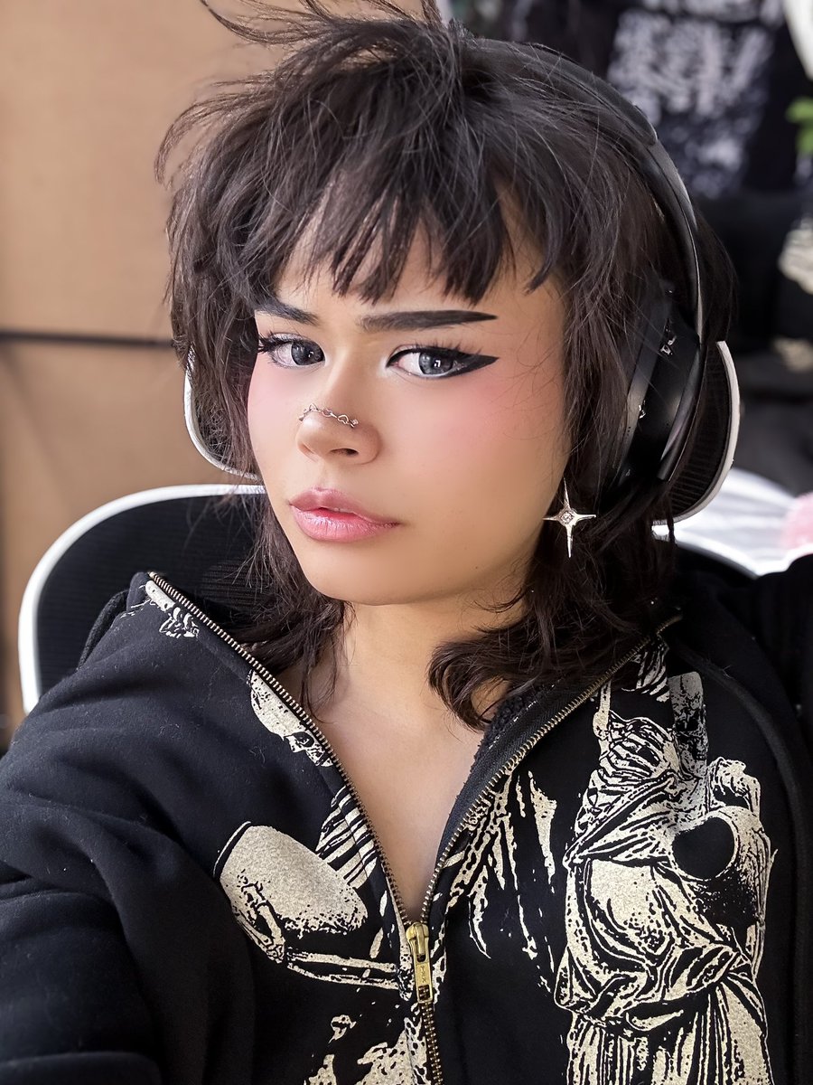 Say hi if I can send u d ck pics in DM’s