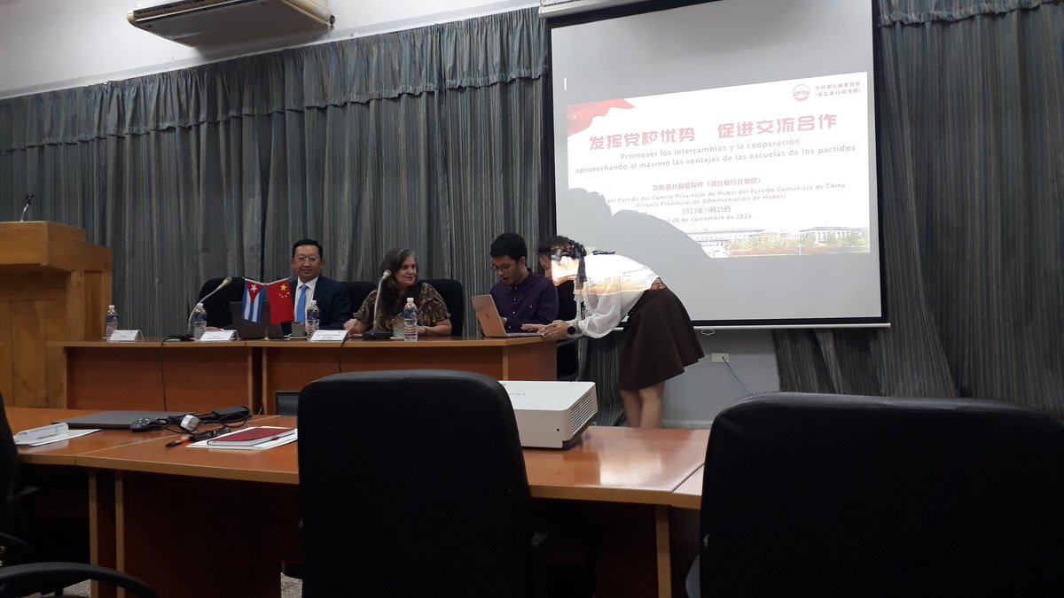 Continuando la preparación. Esta vez  “El trasfondo cultural y la importancia mundial del pensamiento del socialismo con peculiaridades chinas en la nueva era” y "Promover la iniciativa de cooperación “la Franja y la Ruta” y una comunidad de futuro compartido para la humanidad”