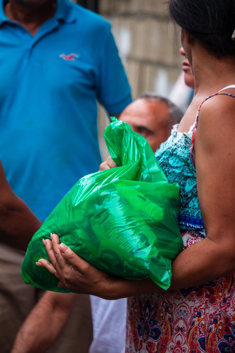 jimenezpedro27's tweet photo. Solidaridad 🫱🏻🫲🏼
Momento difícil para nuestros munícipes, el trago amargo de atravesar una catástrofe natural que arrastra con los desbordados ríos y cañadas las casas, negocios de sustento sueños y vidas valiosas.
Estamos con y para ustedes🙏🏻
#DisturbioTropical #Circ2DN https://t.co/JTaqdZyuYY