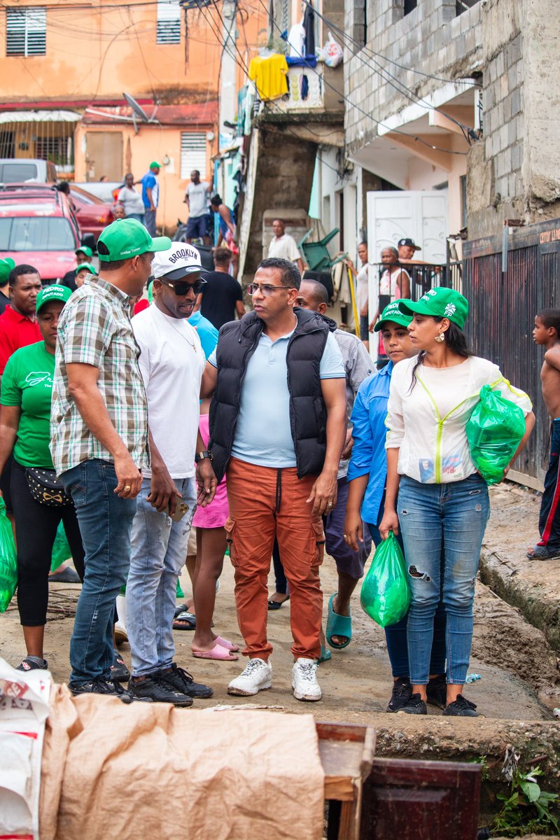 jimenezpedro27's tweet photo. Solidaridad 🫱🏻🫲🏼
Momento difícil para nuestros munícipes, el trago amargo de atravesar una catástrofe natural que arrastra con los desbordados ríos y cañadas las casas, negocios de sustento sueños y vidas valiosas.
Estamos con y para ustedes🙏🏻
#DisturbioTropical #Circ2DN https://t.co/JTaqdZyuYY