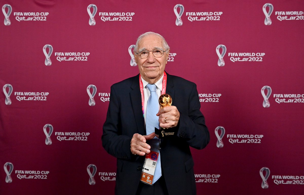 VSportsTM's tweet photo. Hoy cumple 89 años Enrique Macaya Márquez. Ejemplo para todos los que abrazamos nuestra profesión por compromiso y honestidad. Cubrió todos los Mundiales desde 1958 (17 consecutivos, récord). Respeto. Admiración. Feliz cumple, MAESTRO! https://t.co/EPgYrV7pd3