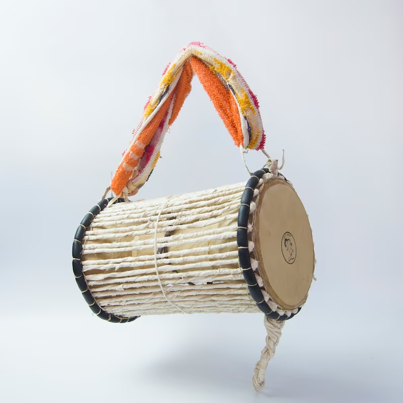OluNations's tweet photo. @renoomokri We should study this thing called talking drum

Gángan is a spirit 

A nightmare of sound technicians
 
How can a drum be talking and people are telling us its message like tongues and interpretation 

It's a national pride, but na Africa ,we underrate our own https://t.co/Ss3WW5ygYc