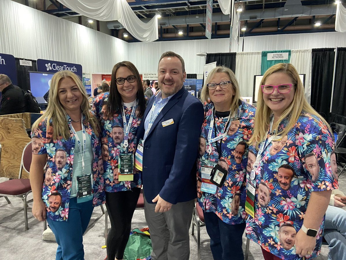 With friends like these your face can be everywhere at #nyscate23 @nyscate @SMILELearning @JoiNTech914 @DeannPoleon @AJBloom2pnt0