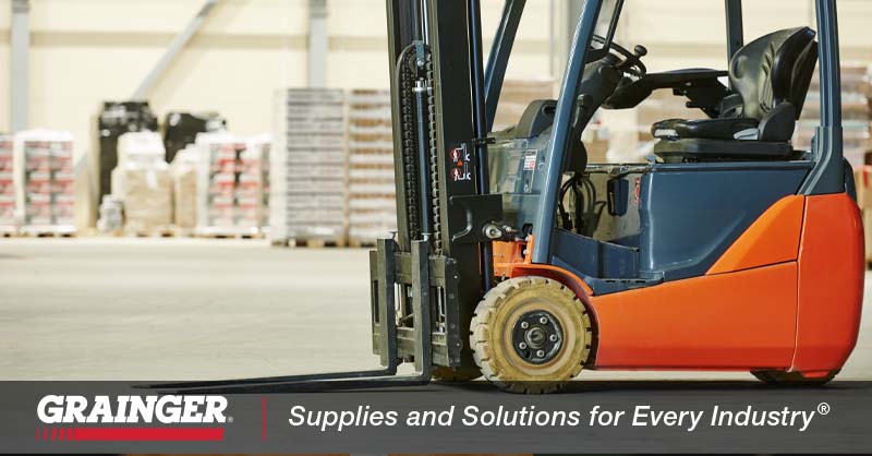 grainger's tweet photo. Is the future of warehousing in the hands of robots or remote technology?  Remote forklifts offer human control and flexibility, while AGVs provide automation. What's your bet for the future of efficient warehouse operations? #GraingerKnowHow https://t.co/Oru8fQqKZo https://t.co/5KmsPMkIiB