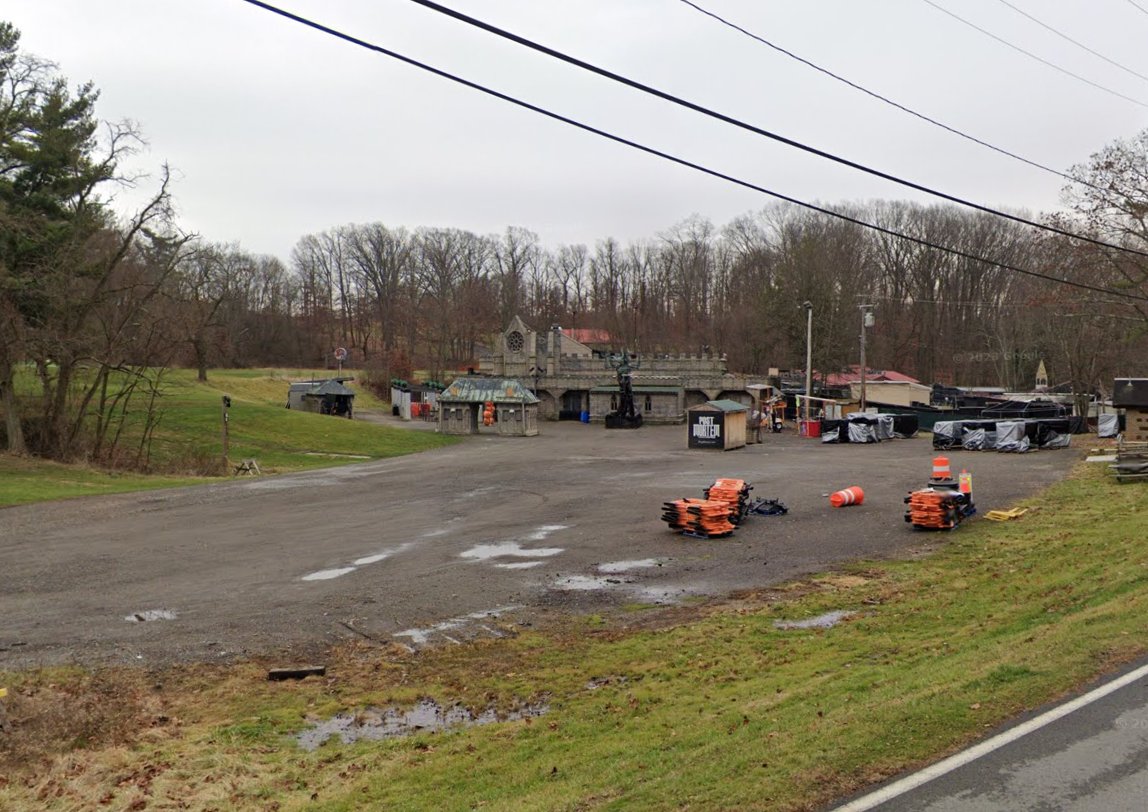 The Hundred Acres Manor parking lot adjacent to Hundred Acres Drive in South Park will close starting at 9 a.m. Monday, Nov. 27. The closure, which is expected to end in the spring, is required for milling/paving ands a storm sewer replacement. Read more: bit.ly/46ir0Qw