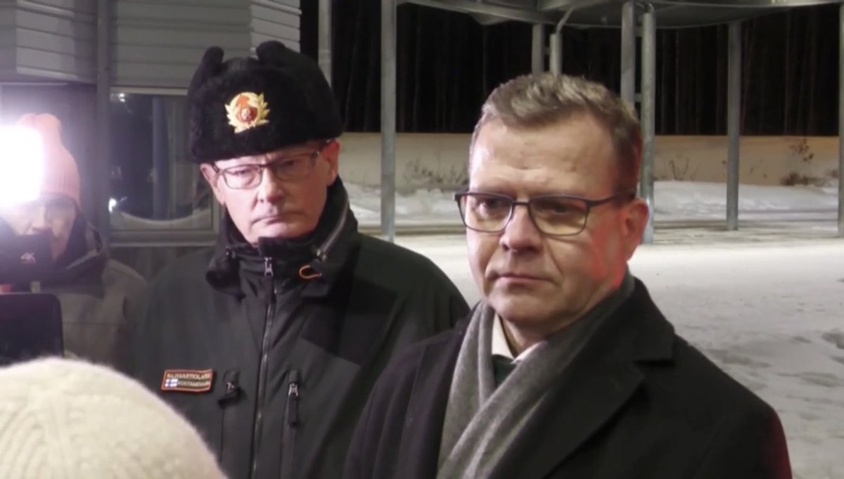 Rajavartiolaitos (@rajavartijat) on Twitter photo PÀÀministeri <a href="/PetteriOrpo/">Petteri Orpo</a> tuli tĂ€nÀÀn kiittĂ€mÀÀn ja tukemaan viranomaisia Vartiuksessa: âMeidĂ€n tehtĂ€vĂ€mme on huolehtia siitĂ€, ettĂ€ Rajavartiolaitoksella ja muilla viranomaisilla on kĂ€ytössÀÀn kaikki vĂ€lineet rauhoittaa tilanne ja suojella Suomen rajoja ja rajaturvallisuutta.â1/3 PÀÀministeri <a href="/PetteriOrpo/">Petteri Orpo</a> tuli tĂ€nÀÀn kiittĂ€mÀÀn ja tukemaan viranomaisia Vartiuksessa: âMeidĂ€n tehtĂ€vĂ€mme on huolehtia siitĂ€, ettĂ€ Rajavartiolaitoksella ja muilla viranomaisilla on kĂ€ytössÀÀn kaikki vĂ€lineet rauhoittaa tilanne ja suojella Suomen rajoja ja rajaturvallisuutta.â1/3
