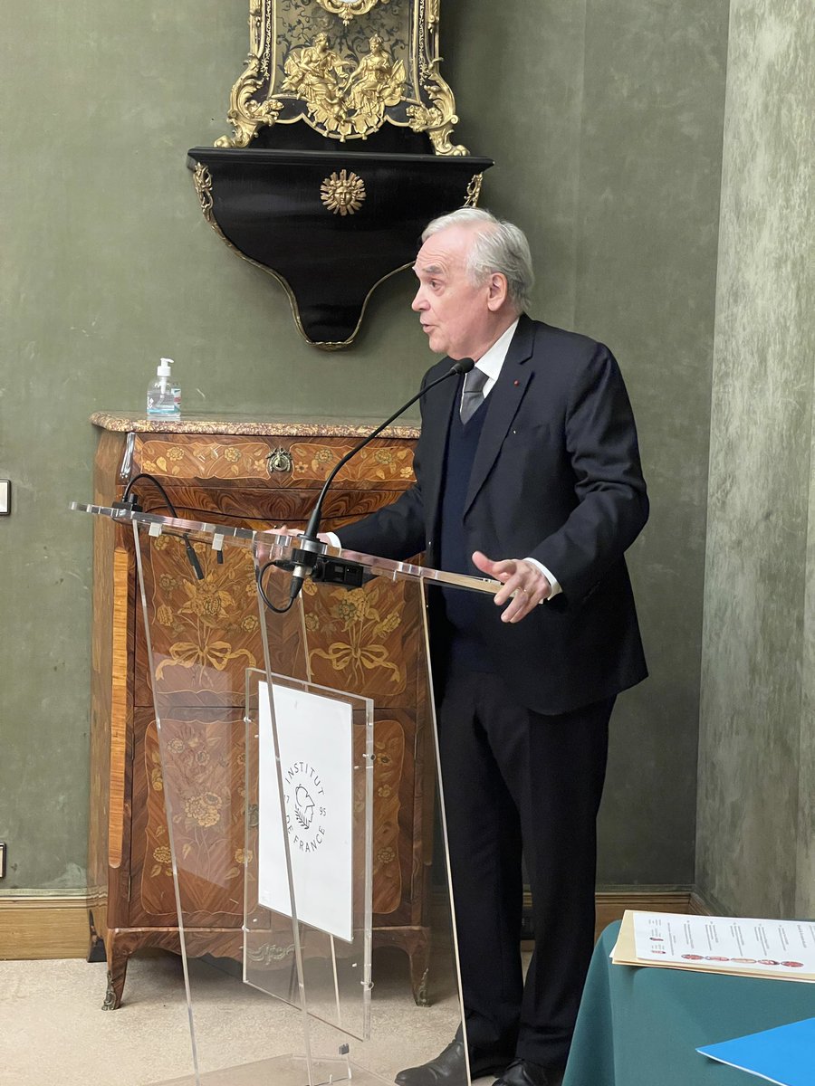 La remise du prix Solon a eu lieu ce soir dans les locaux de l’<a href="/ASMP_officiel/">Académie des sciences morales et politiques</a> .
Félicitations aux lauréats qui ont pu travailler sur un thème issu du <a href="/CongresNotaires/">Association Congrès des Notaires de France</a>