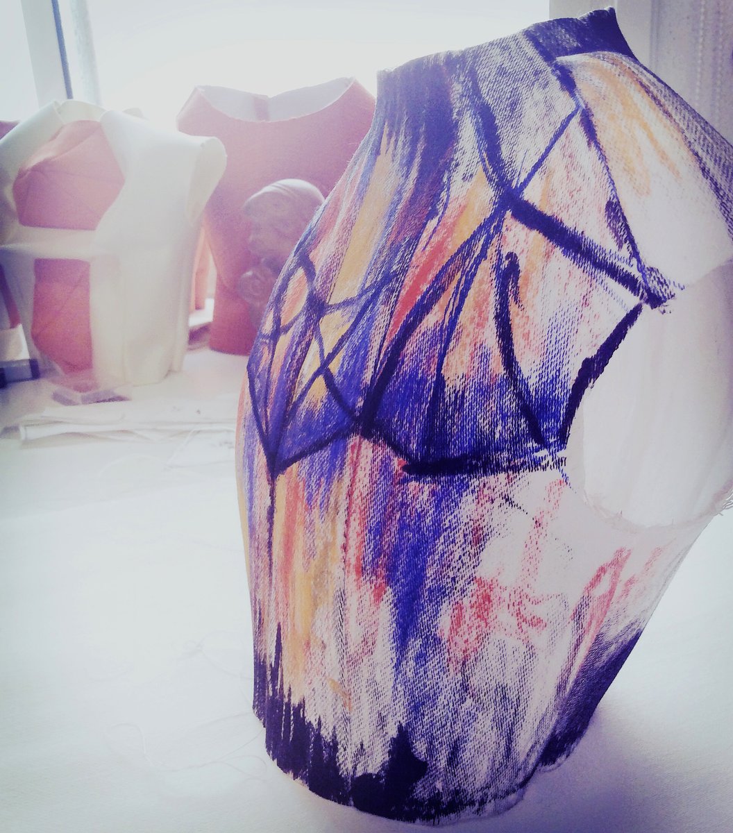 KEKOYUDESIGN's tweet photo. Tote Bag Style Shape-Fullness. KEKOYU : A quest to find to continue searching for taste, aesthetics, harmony, in timeless authenticity. #totebag #painting #textileart #kekoyu #designitnowltd #laptopbag #bag #laptoptasche #macbookbag #case #christmasgiftideas 

Etsy shop: KEKOYU https://t.co/XUsJF0me0Y