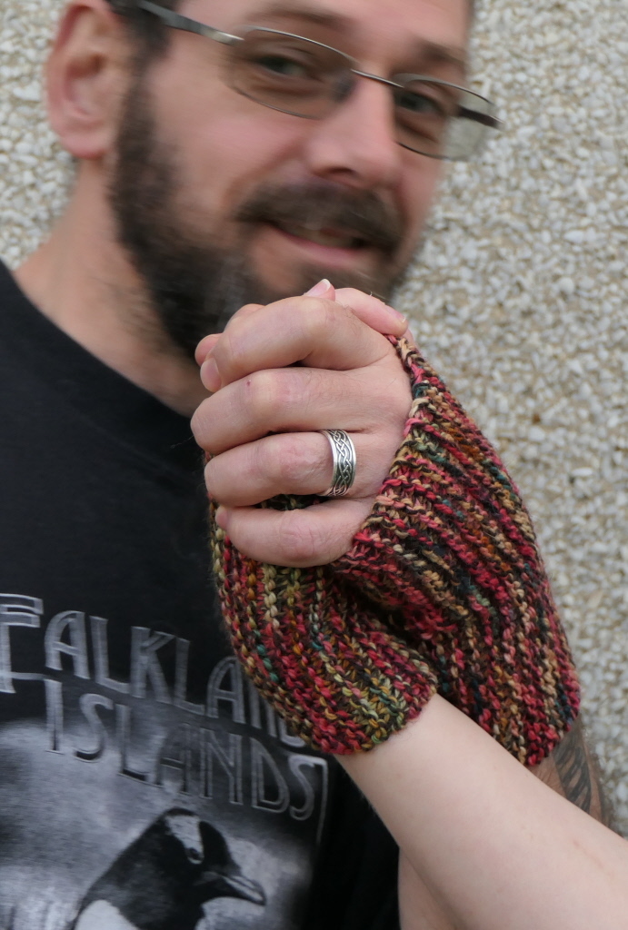 LizLovick's tweet image. The Sideways Mitts.  Yarn is @Colinetteyarns Hullabalo aran weight, colour Windfall.
But the pattern here, or on Ravelyry or Etsy.
ift.tt/ejXzDfV

#newpattern #knittersofinstagram #yarn #usingstash #workinprogress #amknitting #handknitting #craft #knittinginspiration #…