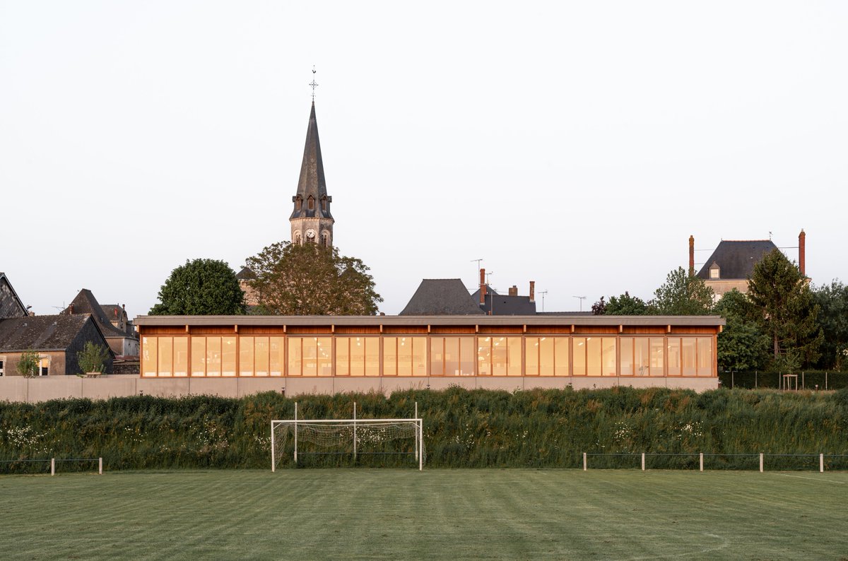 [EQUERRE D'ARGENT 2023] Lauréat du Prix de la #PremièreŒuvre2023 : École publique à La Selle-Craonaise (Mayenne), par Huitorel &amp; Morais architectes
Maîtrise d’ouvrage : Mairie de La Selle-Craonnaise
#AMCarchi #teamarchi #Equerredargent #Equerre2023