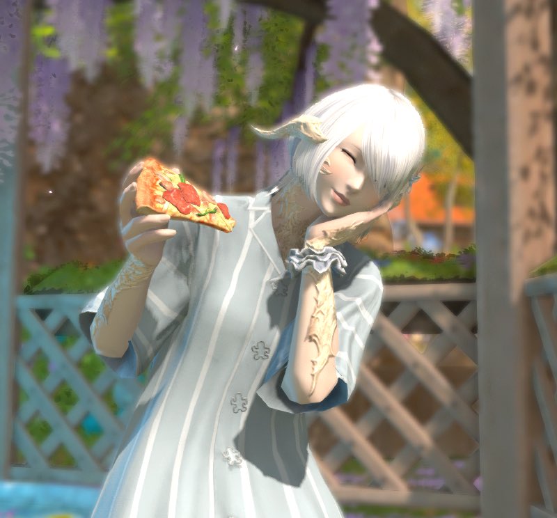 YoumaMaina's tweet photo. She looks soooo cute eating pizza 🥺🥺🥺🥺🥺 

Thank u for the pizza delivery!!! @TupplyWupply https://t.co/Sp7cBxBLMl