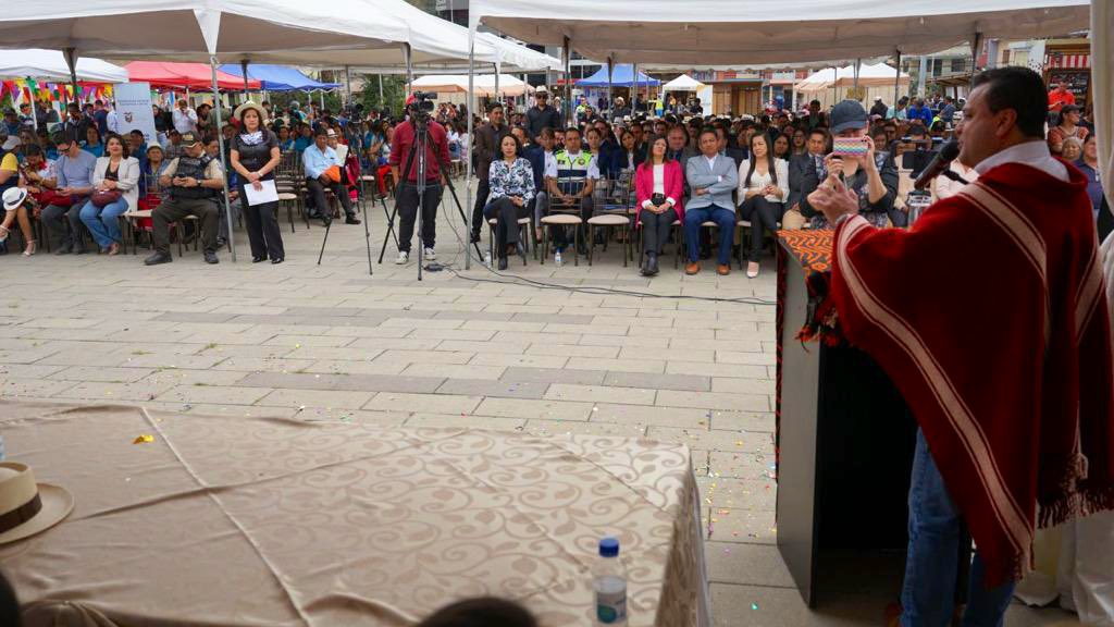 ¡Trabajamos por el país hasta el último minuto de gestión!💪
#Azuay 📍Hoy, nuestra agenda continuó en #Gualaceo, donde entregamos simbólicamente, a su Alcalde, el inicio de la construcción del Centro de Desarrollo Infantil en este cantón, que brindará atención y cuidados a 100