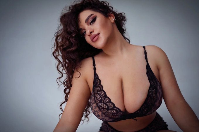 Would you mind kissing me??? https://t.co/3yPI9lACuc