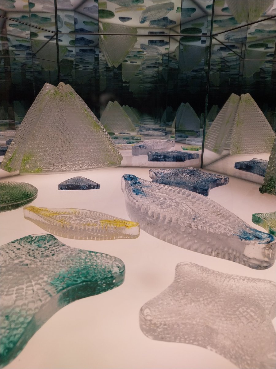 OrestisSavva's tweet photo. More @lukejerram glass sculptures, this time of diatoms from the BioFest Festival @sheffielduni at Firth Court.
#Sheffield #UoS #Biofest #glass #sculpture #PhD #phdchat #phdlife https://t.co/TpESS9z6wl