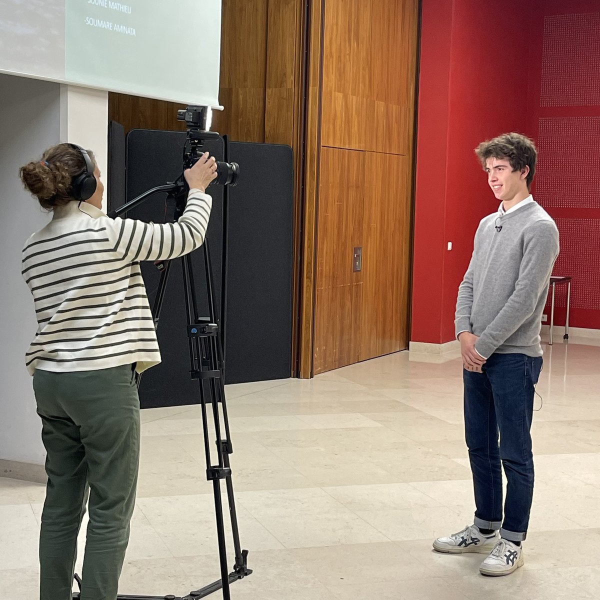 Scx_Flo's tweet photo. Lancement de la première réunion de travail du Comité Consultatif sur la végétalisation de @Ville_de_Sceaux en collaboration avec les étudiants de @IUT_Sceaux dans le cadre du #CuriousLab du @hautsdeseinefr https://t.co/MJeomeh6G8