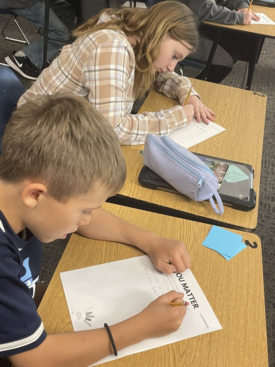 WarnockCrew's tweet photo. Writing our thankful letters in homeroom. @TeamSwayzee1 https://t.co/pUeF9PoNHf