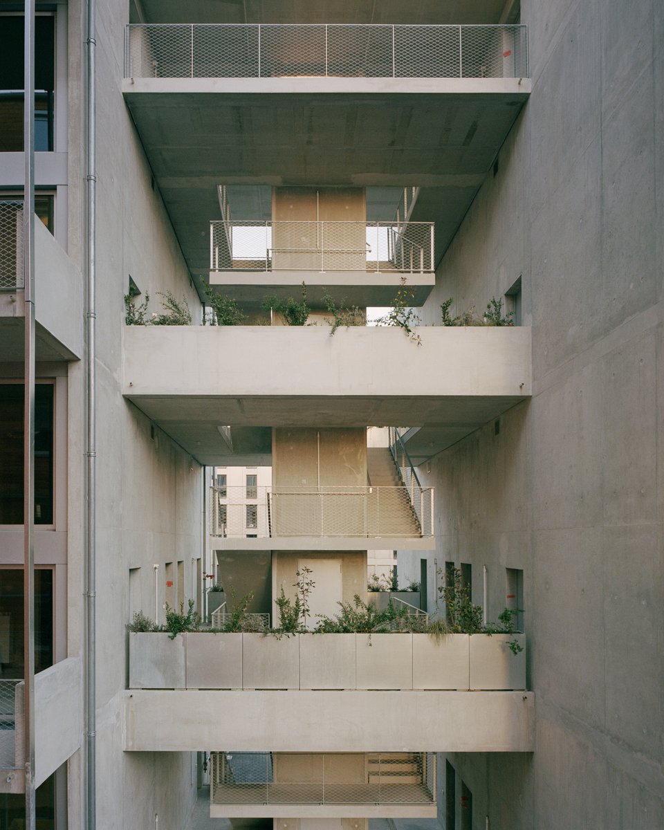 [EQUERRE D'ARGENT 2023] Lauréat catégorie Habitat : 32 logements à Bordeaux (Gironde), par A6A Architectes
Maîtrise d’ouvrage : Eden Promotion
#AMCarchi #teamarchi #Equerredargent #Equerre2023
