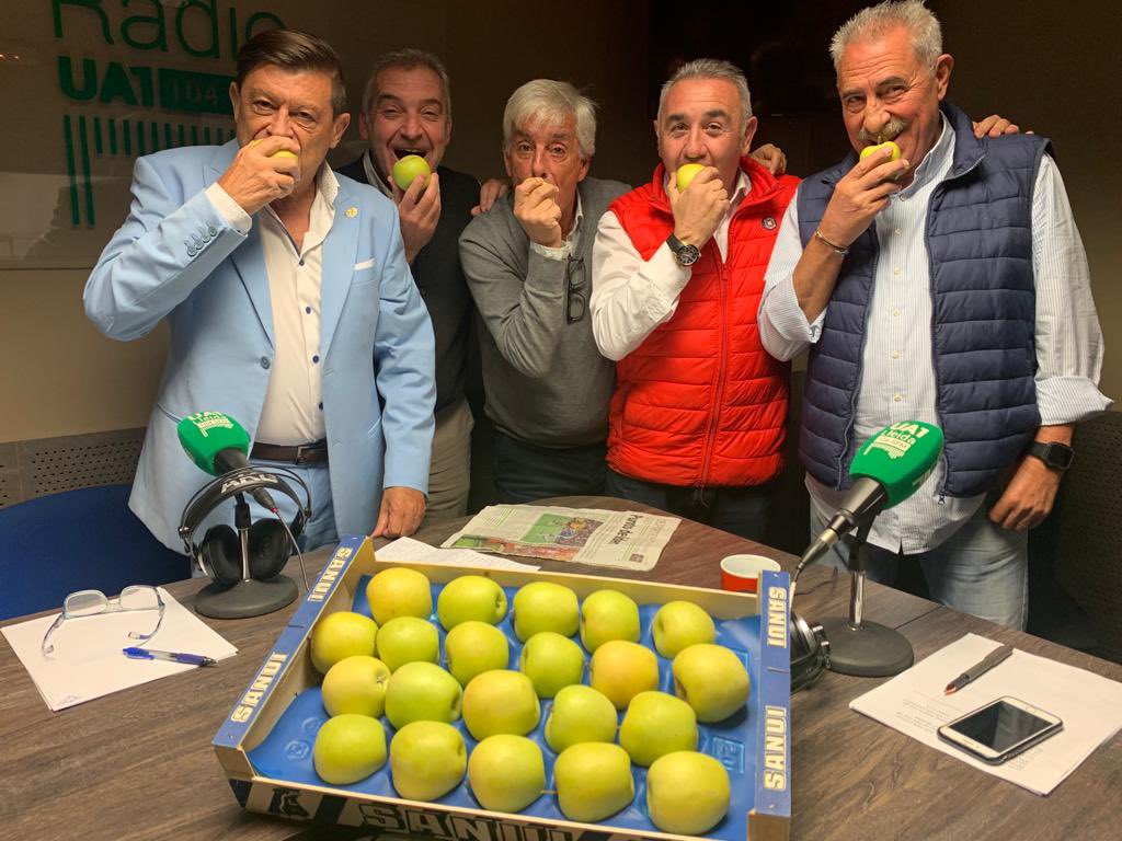 Tertúlia Esportiva UA1 🚀 (@tertulialasoua1) on Twitter photo 🚨SORTEIG🚨
🍏 CAPSA DE POMES CORTESIA DE <a href="/pereroqueoro/">Pere Roqué Oró</a>
🔄 NOMÉS RT
🤩 GUANYADOR AL FINAL DE LA TERTÚLIA 🚨SORTEIG🚨
🍏 CAPSA DE POMES CORTESIA DE <a href="/pereroqueoro/">Pere Roqué Oró</a>
🔄 NOMÉS RT
🤩 GUANYADOR AL FINAL DE LA TERTÚLIA