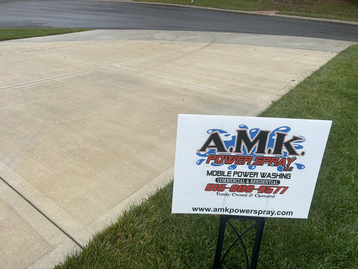AMKPowerSpray's tweet photo. Thank you Monica and Jeff! Your driveway is now cleaned and sealed and ready for whatever good ole’ Missouri wants to throw at it. Including softballs! 😉🥎☀️❄️🌧️ #amkpowerspray #CleanAndSeal #concrete #pressurewashing #USA🇺🇸 https://t.co/9zBCYr5tQO