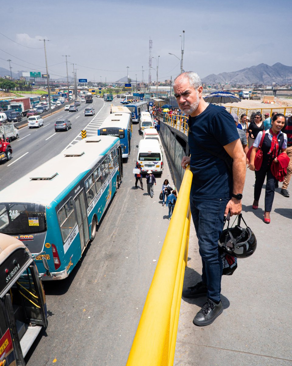 landpolicy's tweet image. Manuel Velarde (@ManuelVelardeD), former mayor of San Isidro, Lima, Peru (@munisanisidro) is up second in #MayorsDeskMonday, a series spotlighting the mayors featured in @Anthonyflint’s new book “Mayor’s Desk: 20 Conversations with Local Leaders Solving Global Problems.”