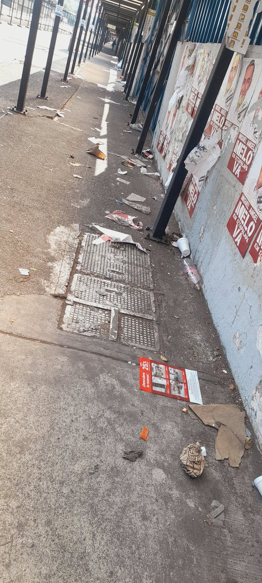 maraescalera's tweet photo. @iztapalapa #metroatlalilco  que vergüenza estar haciendo campaña  y su alcaldía un asco. Fuera del metro Atlalilco.  Lleva semanas sucio https://t.co/M67ZRh9SHm