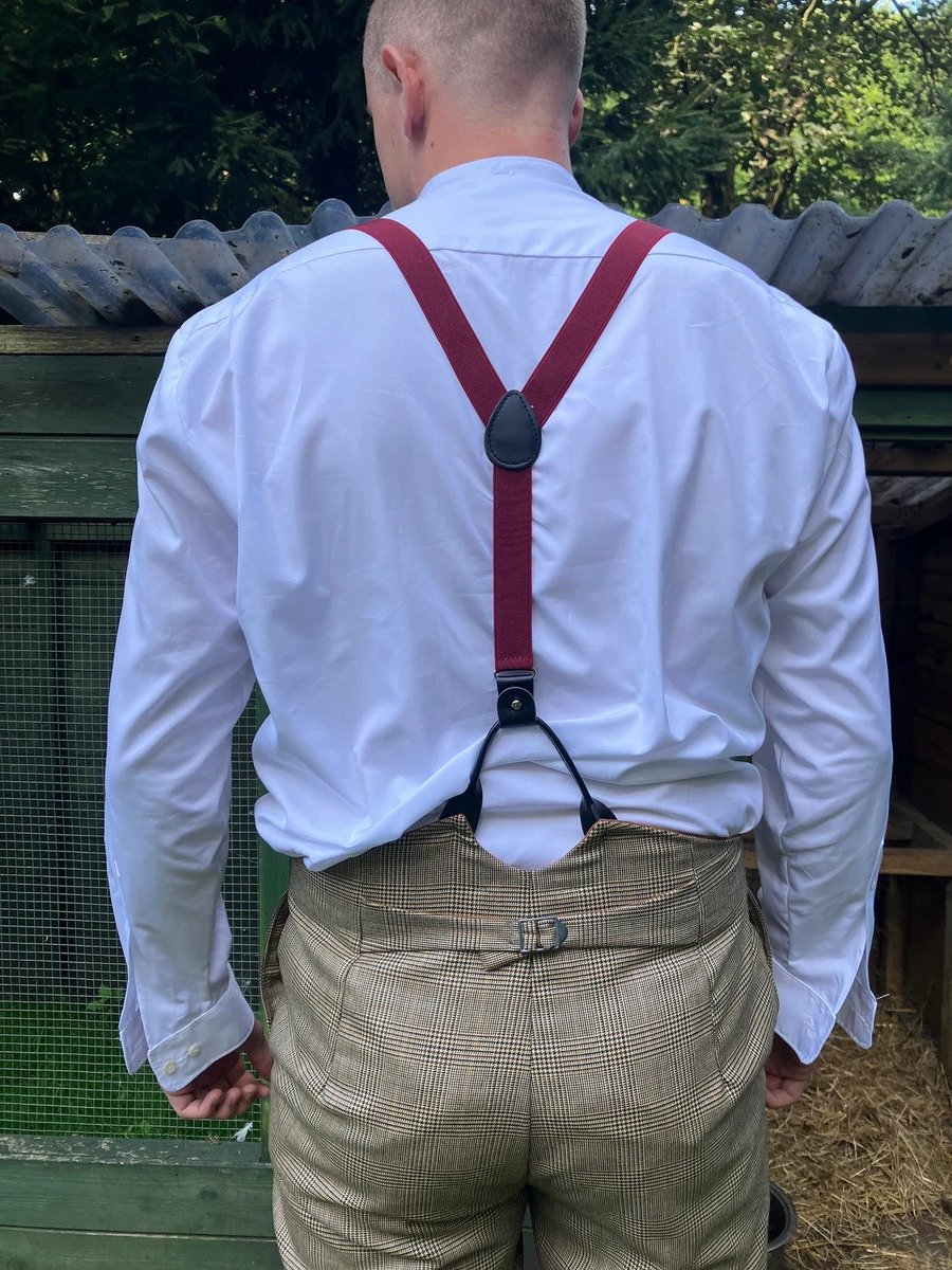 If you need a stocking filler for your vintage loving partner or friend, we now sell button braces to wear with our high waisted trousers. They come in black, red and bright blue.

UK: elgarshirts.com/product/button…
Worldwide: etsy.me/47jwifL