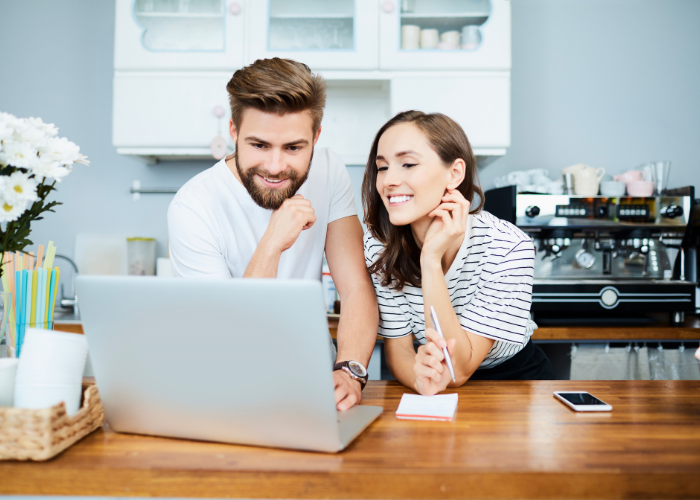 PaymentsCanada's tweet photo. Proposed updates to the Canadian Payments Act have the potential to help small businesses overcome today’s #payment challenges. Read Donna Kinoshita's article in @canadian_sme to learn more: https://t.co/atRRgN3DMD #PaymentsMatter #EconomicStatement https://t.co/WS5T2NHaKj