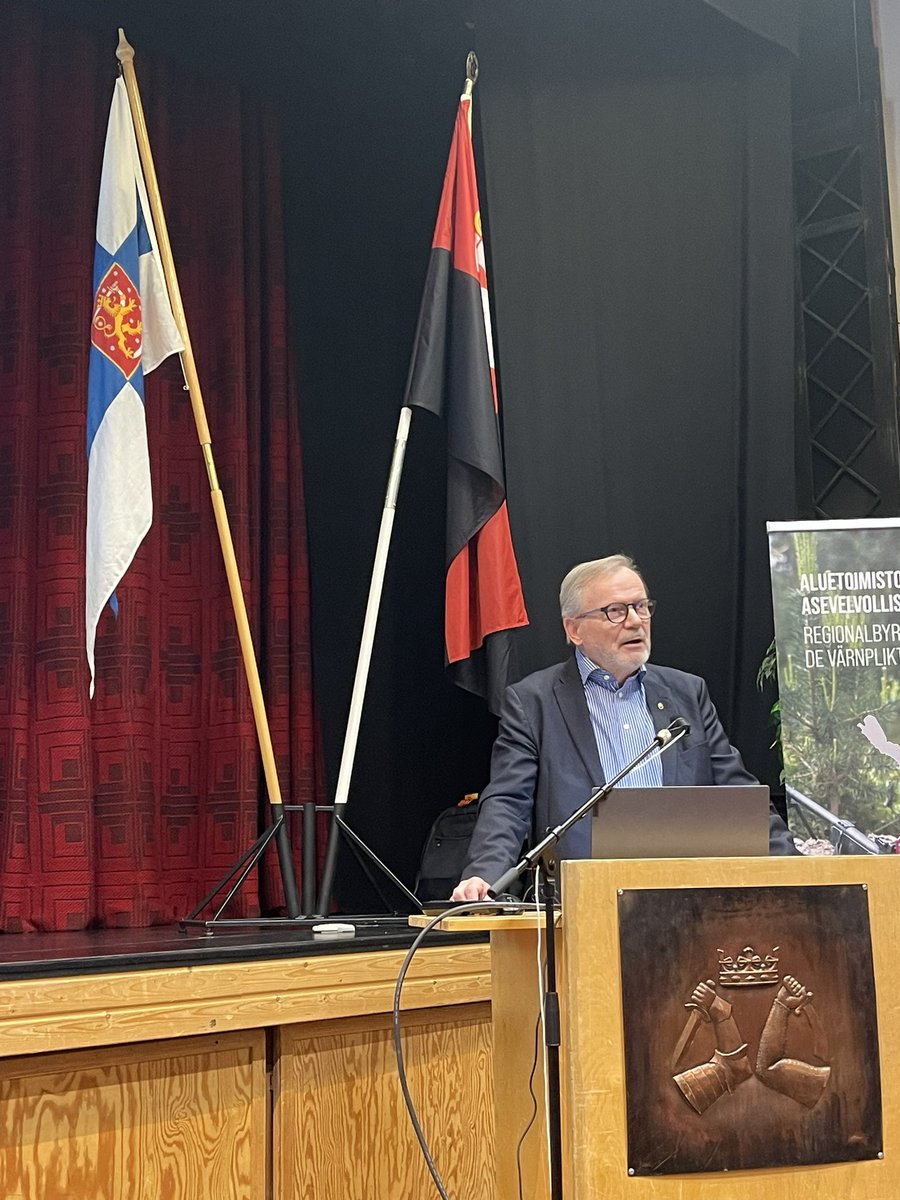 <a href="/helsinki/">Helsingin kaupunki</a> suomenkielisten #kutsunnat alkoivat tänään juhlavasti Käpylässä Karjalatalolla. Kaupungin tervehdys <a href="/Dansazo/">Daniel Sazonov</a>, Helsingin seurakuntayhtymä <a href="/RintamakiJuha/">Juha Rintamäki</a> ja <a href="/KarjalanLiitto/">Karjalan Liitto ry</a> <a href="/marttitalja/">Martti Talja</a>.
Hienot tervehdykset ja saatesanat nuorille sekä #yhdessä keskustelut <a href="/Puolustusvoimat/">Puolustusvoimat</a>