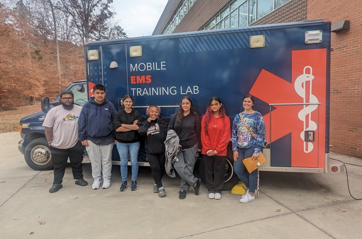 mrs_wheeley's tweet photo. We've had a busy few days in Health Science! Last Thursday was the Fall Blood Drive, Friday we had a field trip to @davidsondaviecc, and today we had a great guest speaker session! @thomasvillehigh @CTEforNC @TCSCTE @thomasvillehigh @nc_hosa #CTEforNC @RedCross https://t.co/YO2gDvwpN6