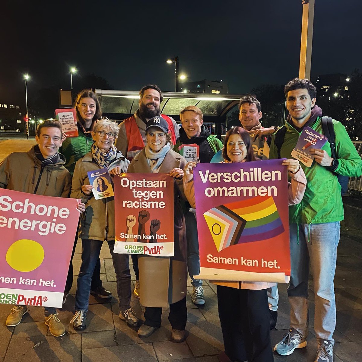 Met onze jongerenclubs <a href="/DWARS/">DWARS</a> en <a href="/jspvda/">Jonge Socialisten</a> langs bij studentenhuizen! 

Want zéker voor jongeren is het enorm belangrijk dat Nederland kiest vóór investeringen in onderwijs, goede hulp bij mentale problemen, voor het klimaat en een land waarin iedereen erbij hoort. 🙌🏽