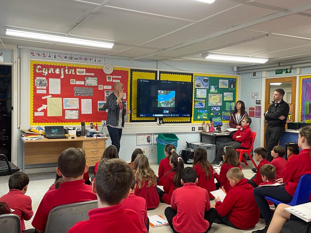 YsgolNant's tweet photo. KS2 enjoyed a very informative morning as we listened to the views of two local people, who kindly came to deliver their views on the local Pylons proposal.  
We now look forward to hearing different views on this project as we continue with our  theme. #troiallifo https://t.co/VvqjDJ8nCz