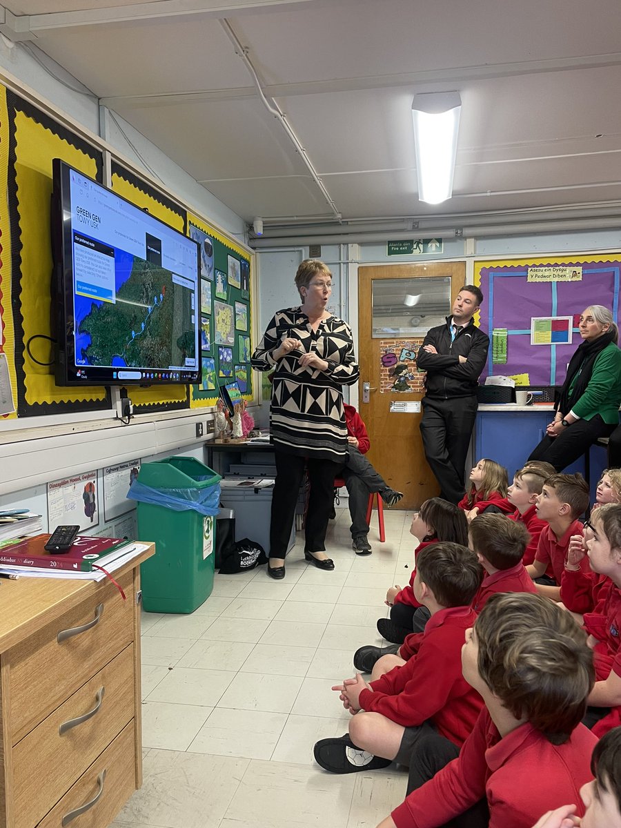 YsgolNant's tweet photo. KS2 enjoyed a very informative morning as we listened to the views of two local people, who kindly came to deliver their views on the local Pylons proposal.  
We now look forward to hearing different views on this project as we continue with our  theme. #troiallifo https://t.co/VvqjDJ8nCz