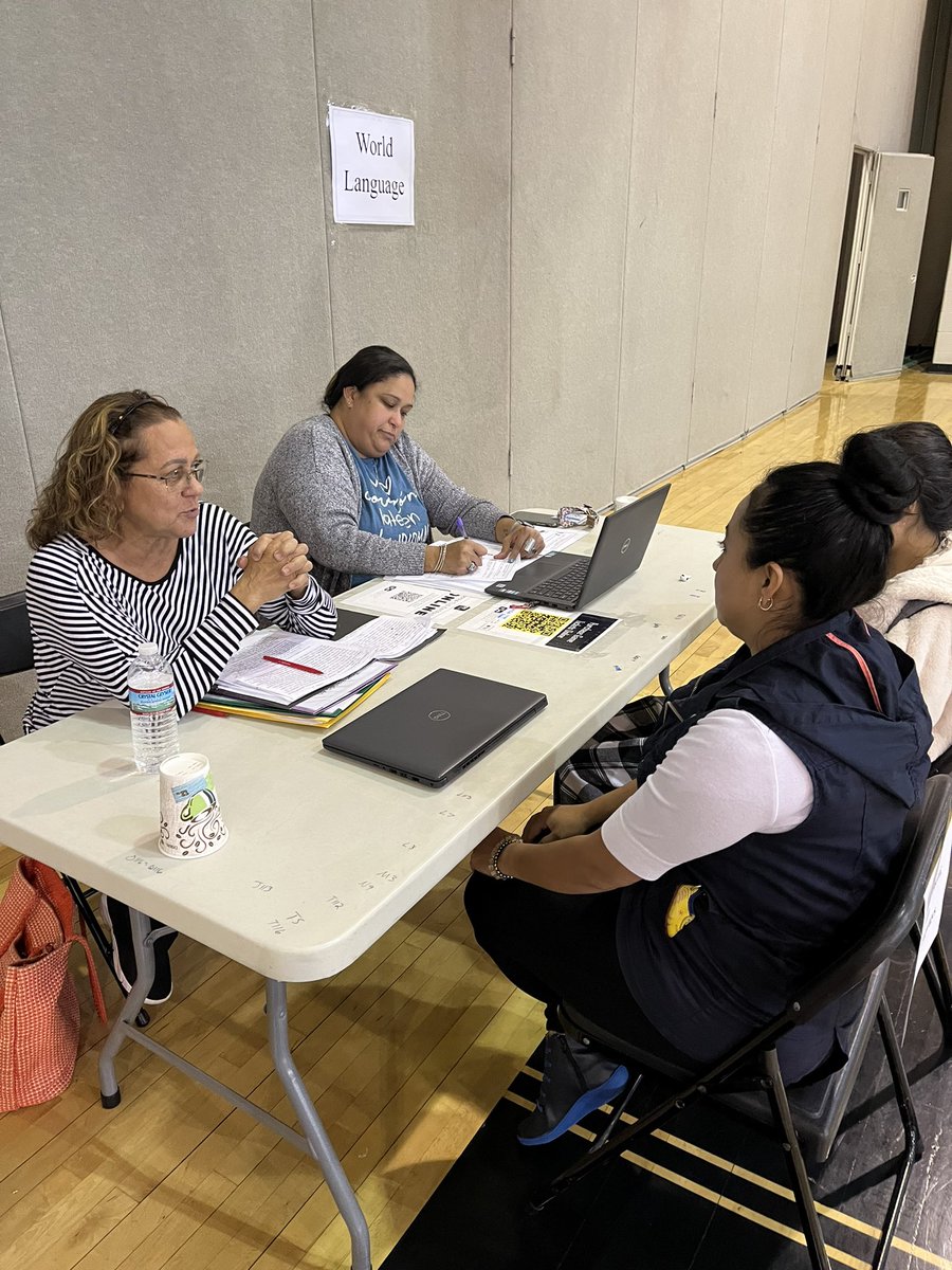 We are so happy to talk to parents and guardians of our English Language Learners in “mini-conferences” at RM today from 12:30pm-2:45pm. Nice to be able to meet parents informally during the day for a change☀️😀 @RMHS_principal @MrGoldsteinRMHS #RMparentconferences #RMemls