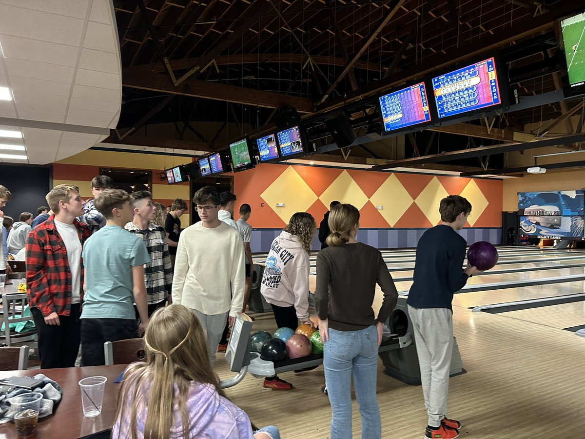 What a great time at our xc banquet yesterday! Good luck seniors and we can’t wait till next year!