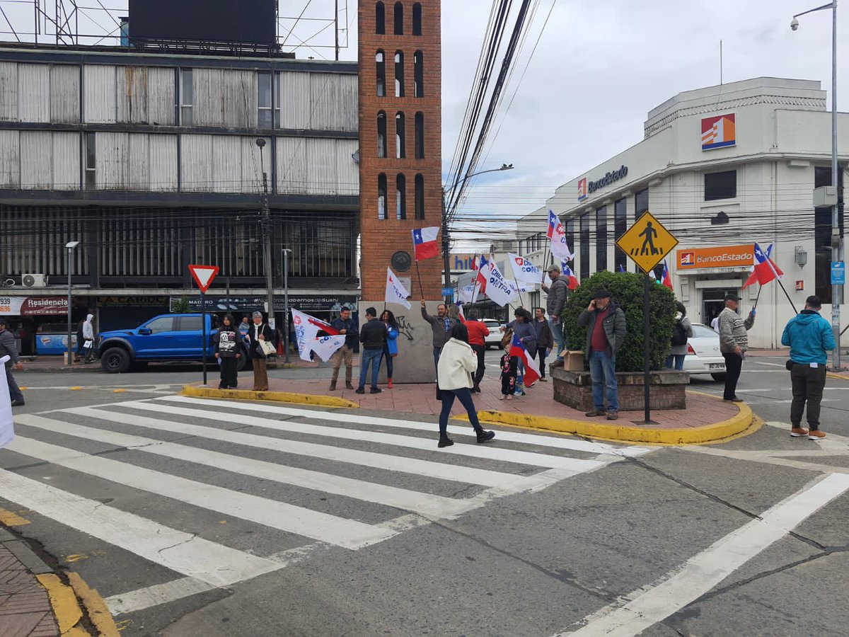 PSRegionMaule's tweet photo. Partidos políticos inician campaña regional por la opción “En Contra” en el plebiscito Constitucional. https://t.co/mjtRXtEErk @PSChile @CCsmaule @constanzapaveza @EstebanPerezB @nadiequierecl #ChileEnContra #EnContraPorChile 🇨🇱 #YoVotoEnContra https://t.co/whZxbUcIzP
