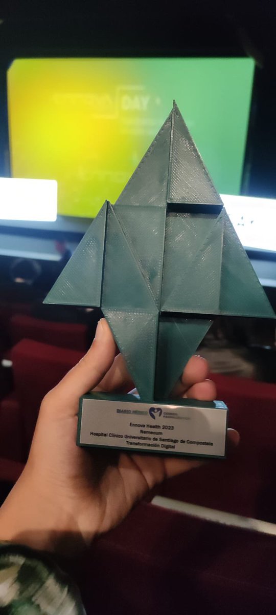 Hoy nuestra compañera <a href="/Iriavarey/">Iria Varela Rey</a> recoge el 🏆 EnnovaHealth de transformacion digital de <a href="/diariomedico/">Diario Médico</a> por el desarrollo de Nemecum! <a href="/idis_research/">Instituto de Invest. Sanitaria de Santiago (IDIS)</a> <a href="/santiagosergas/">Área Sanitaria de Santiago e Barbanza</a> <a href="/FarmaCHUS/">FarmaCHUS</a> <a href="/ACIS_sergas/">Axencia Galega de Coñecemento en Saúde</a> <a href="/axenciaGAIN/">Axencia Galega de Innovación</a> 

Pequeños 👣en la consecución de nuestro objetivo ppal: excelencia asitencial