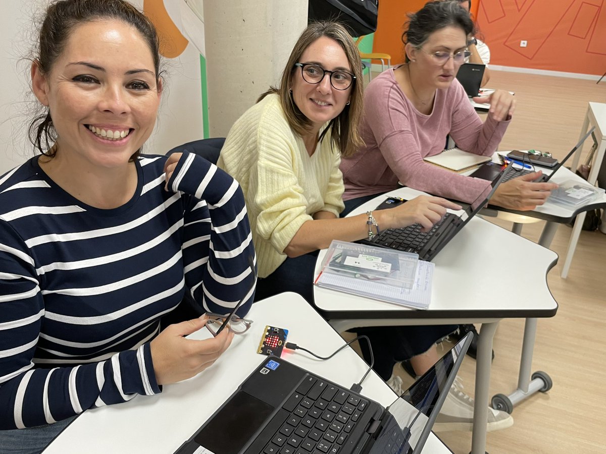 aurecaba's tweet photo. Hoy he tenido el placer de impartir una formación al Claustro del CEIP Flor de Azahar de Estación de Cártama sobre Bard, Microbit y apps de innovación.
@EducaAnd @educacionmlg @EncarniCastill9 @Rocio_garroj 
#Formación #Claustro #CEIP #FlordeAzahar #EstacióndeCártama #Bard https://t.co/tm7vIcrVTJ