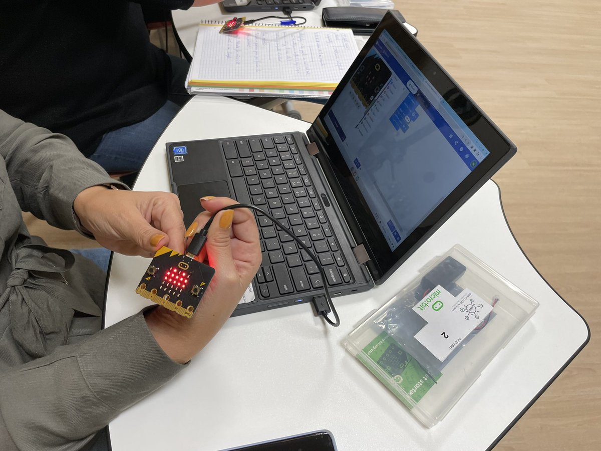 aurecaba's tweet photo. Hoy he tenido el placer de impartir una formación al Claustro del CEIP Flor de Azahar de Estación de Cártama sobre Bard, Microbit y apps de innovación.
@EducaAnd @educacionmlg @EncarniCastill9 @Rocio_garroj 
#Formación #Claustro #CEIP #FlordeAzahar #EstacióndeCártama #Bard https://t.co/tm7vIcrVTJ