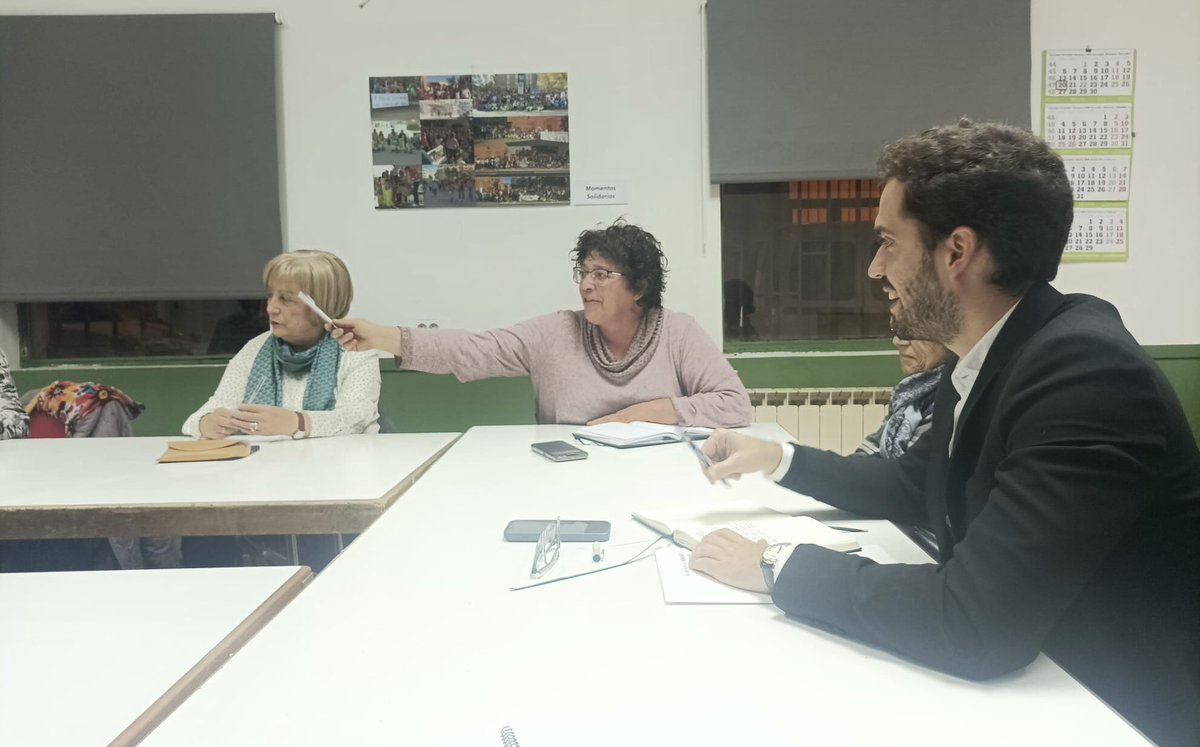 PPAytoVLL's tweet photo. 🔵 Nuestros concejales han mantenido hoy nuevas reuniones con las asociaciones vecinales de la ciudad.
▶️@Ohara911 ha conversado con representantes de la Asociación de Vecinos #ParqueAlameda
▶️@Rodriniga ha escuchado a la Asociación de Vecinos #Pilarica
#ValladolidEntreTodos https://t.co/gwZGUpX3Yw
