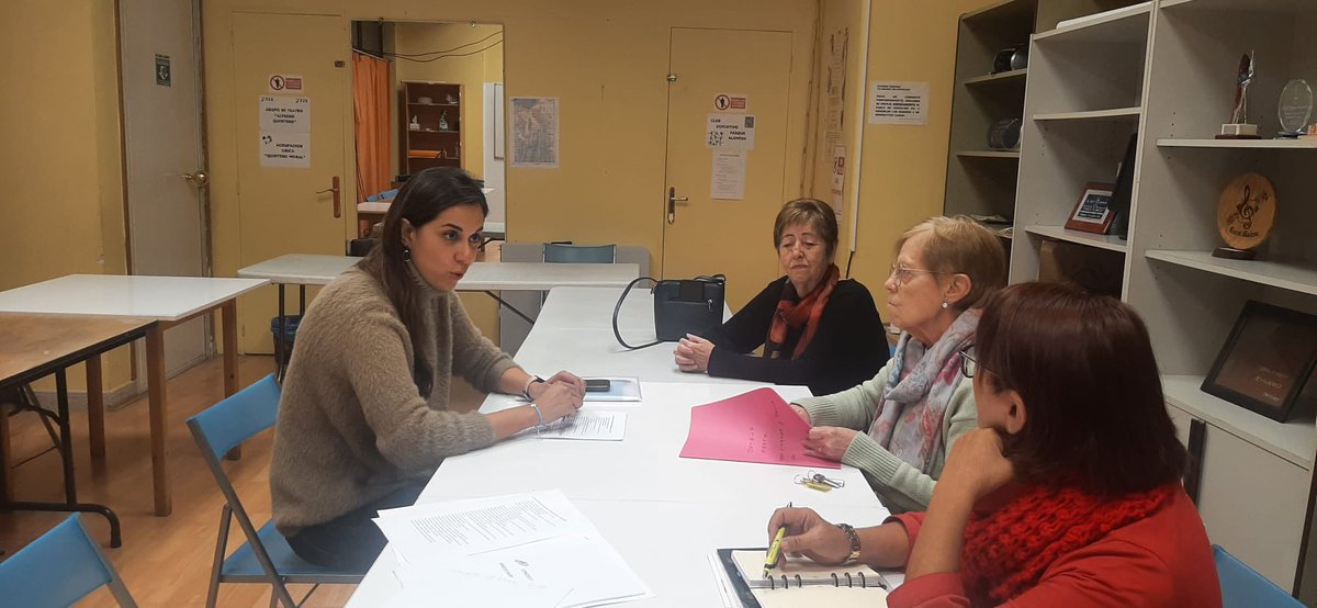 PPAytoVLL's tweet photo. 🔵 Nuestros concejales han mantenido hoy nuevas reuniones con las asociaciones vecinales de la ciudad.
▶️@Ohara911 ha conversado con representantes de la Asociación de Vecinos #ParqueAlameda
▶️@Rodriniga ha escuchado a la Asociación de Vecinos #Pilarica
#ValladolidEntreTodos https://t.co/gwZGUpX3Yw