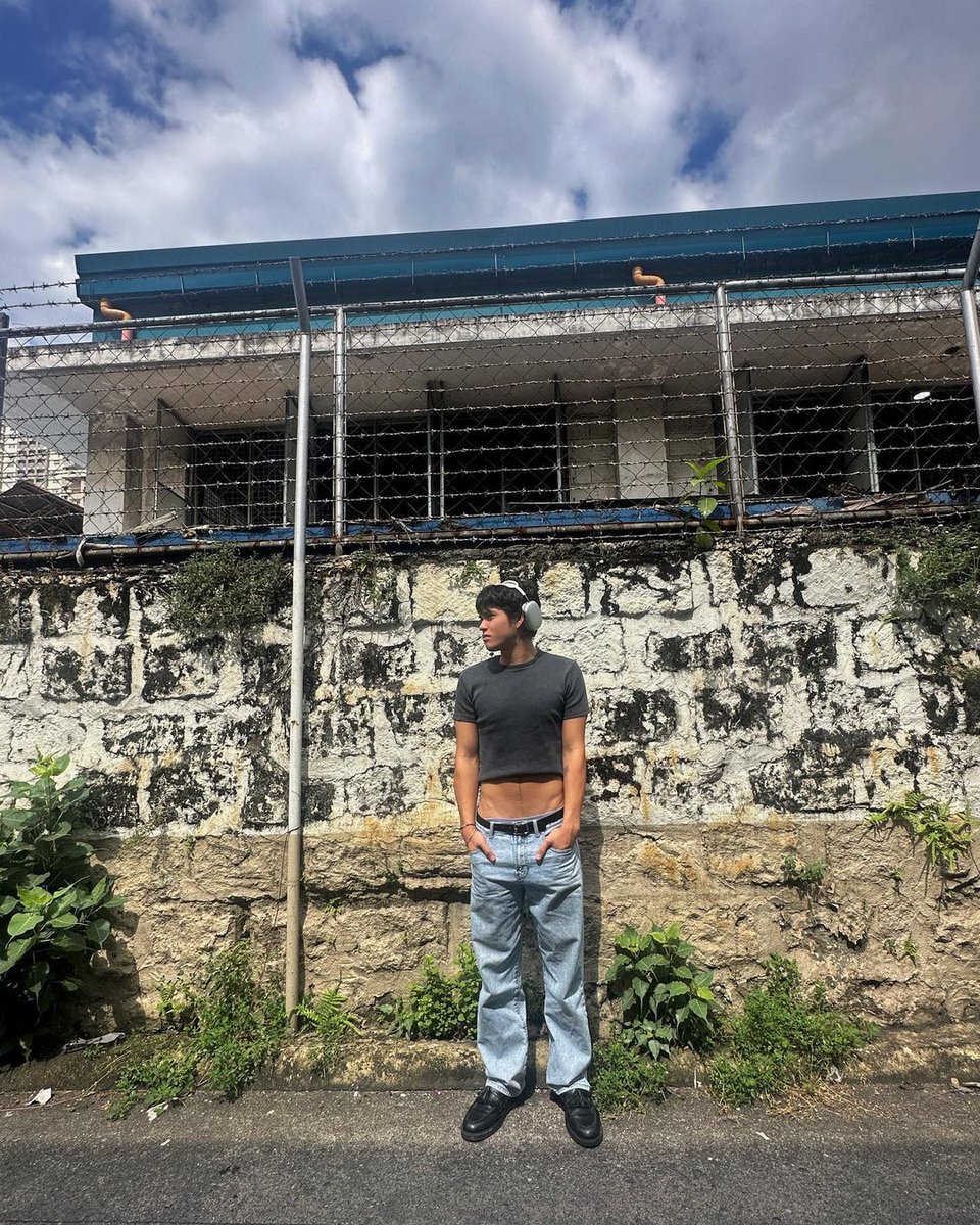 tribunephl's tweet photo. 'PAG IKAW CROP TOP, 'PAG KAMI WINNIE THE POOH'

LOOK: Filipino-American actor Kyle Echarri is breaking gender stereotypes by rocking a crop top in his latest Instagram post. 📸 Kyle Echarri/IG

Read more:  https://t.co/10bkZMxcJT https://t.co/1ZrpoPsdF2