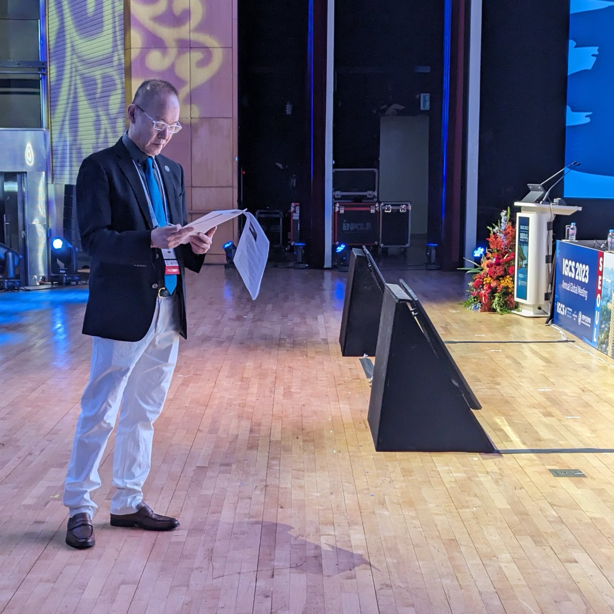 IGCSociety's tweet image. Caught on camera: IGCS President Keiichi Fujiwara prepares for his Presidential Address.

Watch here: bit.ly/IGCSPallPledge

#IGCS2023 #PalliativeCare #IGCSPalliativePledge
@keiichifujiwara